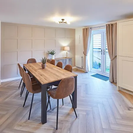 בית נופש Host & - Redsky House וויטבי